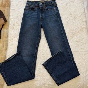 Levi’s high waisted bootcut jeans💙